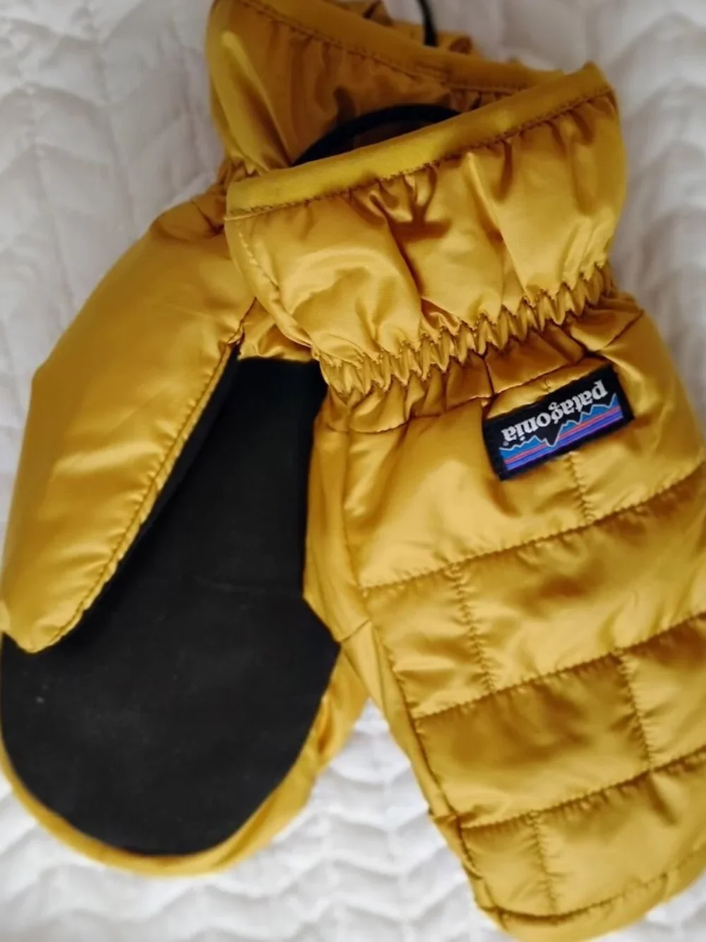 Patagonia Women's Cabin Gold Lightweight Nano Puff Insulated Mittens